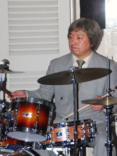 安ヶ平 勇人 (Drums)