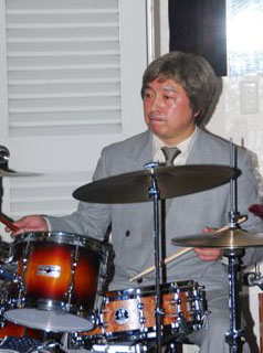 安ヶ平 勇人 (Drums)