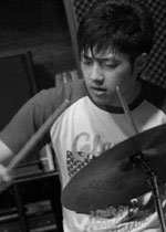 竹村一哲 (Drums)